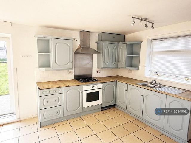 3 bedroom semi detached house to rent