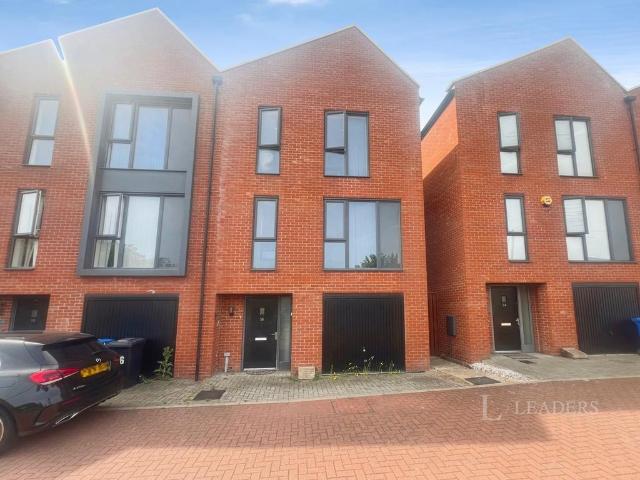 3 bedroom semi detached house to rent