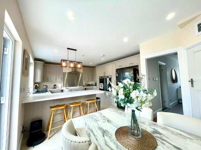 3 bedroom semi detached house to rent