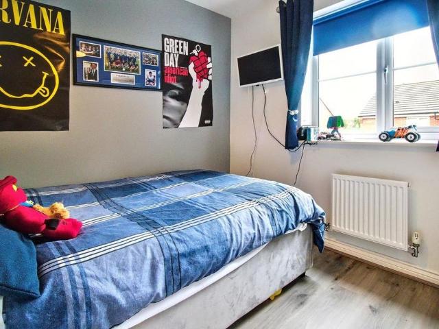3 bedroom semi detached house to rent