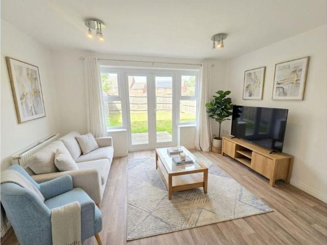 3 bedroom semi detached house to rent