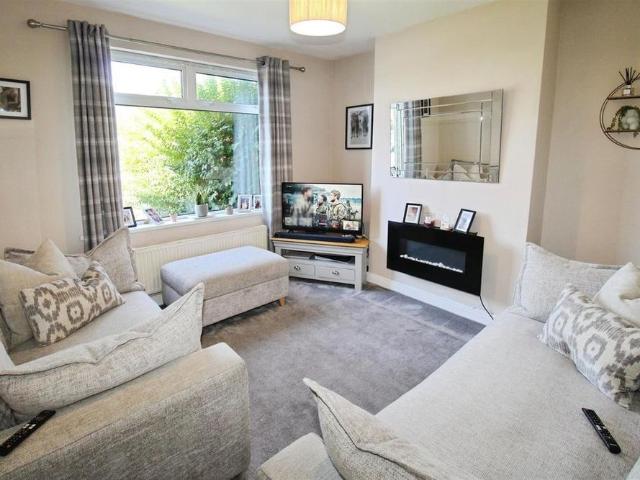 3 bedroom semi detached house to rent