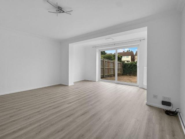 3 bedroom semi detached house to rent
