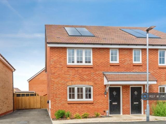 3 bedroom semi detached house to rent