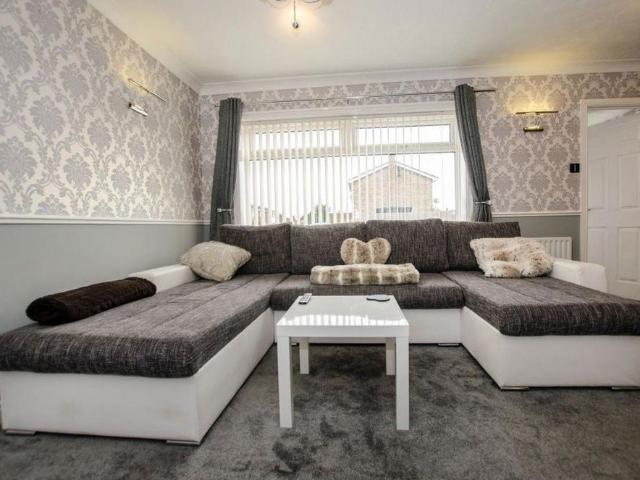 3 bedroom semi detached house to rent