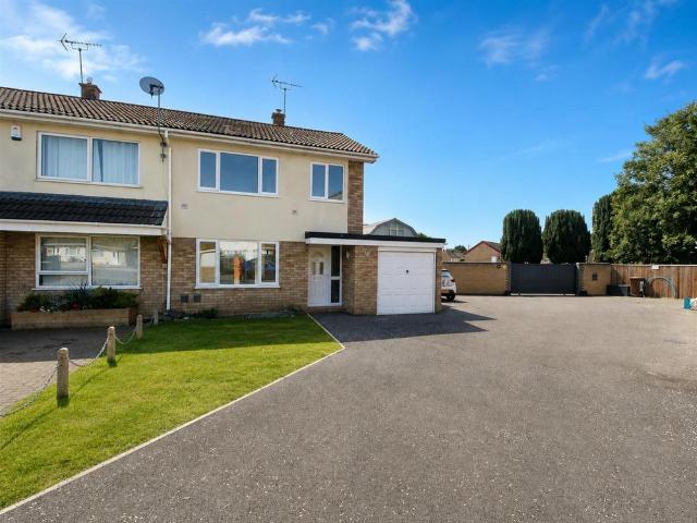 3 bedroom semi detached house to rent