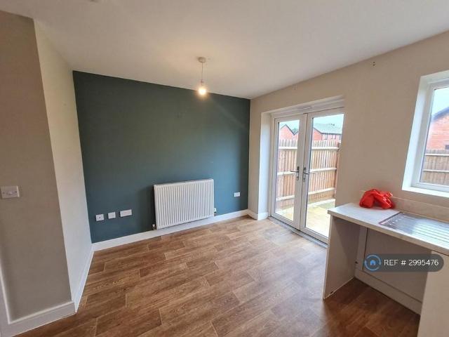 3 bedroom semi detached house to rent