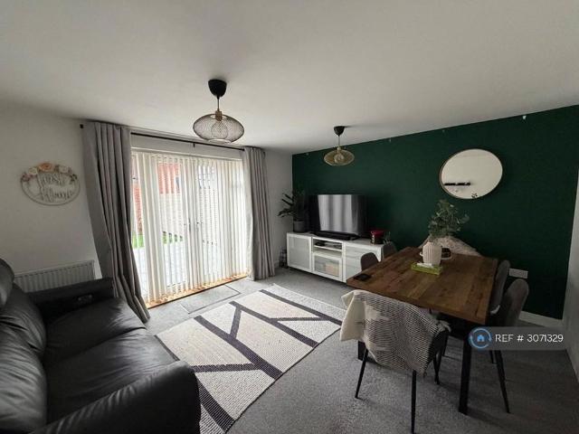 3 bedroom semi detached house to rent