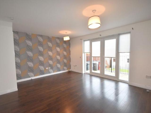 3 bedroom semi detached house to rent