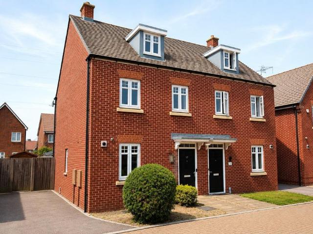 3 bedroom semi detached house to rent