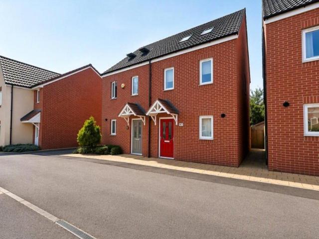 3 bedroom semi detached house to rent