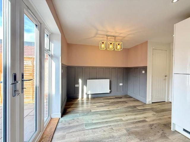 3 bedroom semi detached house to rent