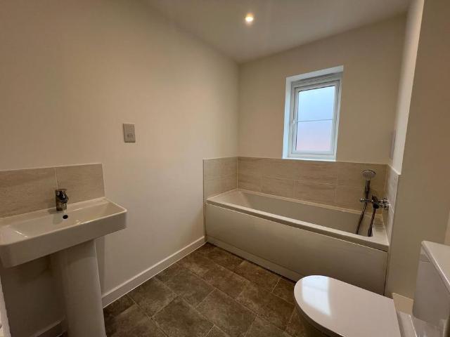 3 bedroom semi detached house to rent
