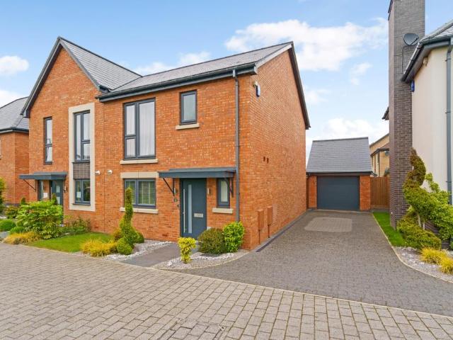 3 bedroom semi detached house to rent