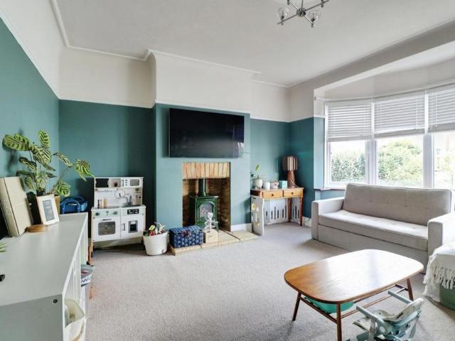 3 bedroom semi detached house to rent