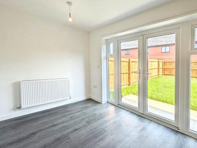 3 bedroom semi detached house to rent