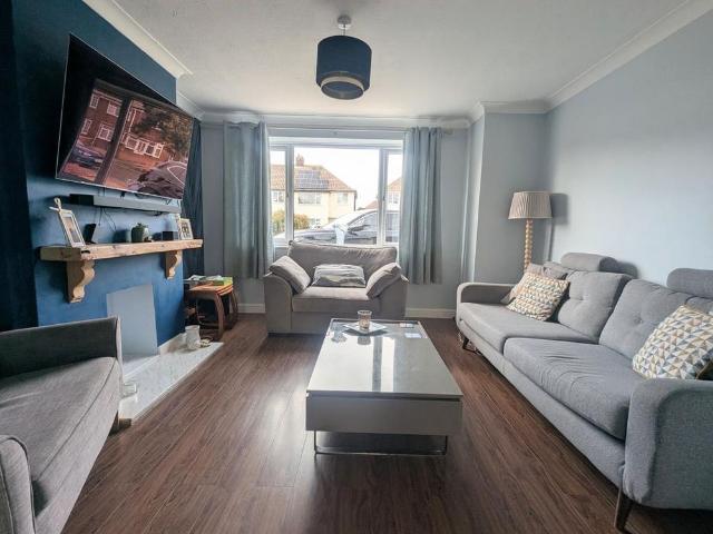 3 bedroom semi detached house to rent
