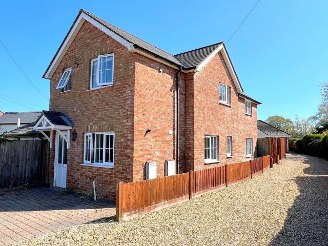 3 bedroom semi detached house to rent