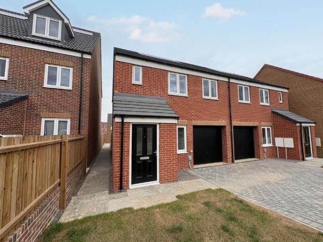 3 bedroom semi detached house to rent