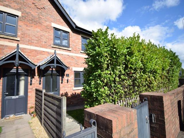 3 bedroom semi detached house to rent