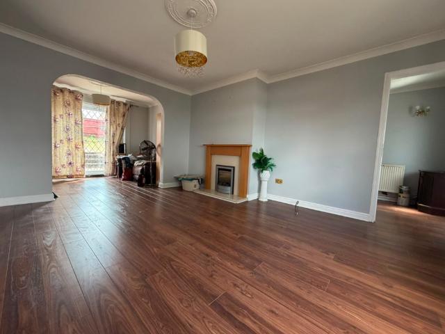 3 bedroom semi detached house to rent