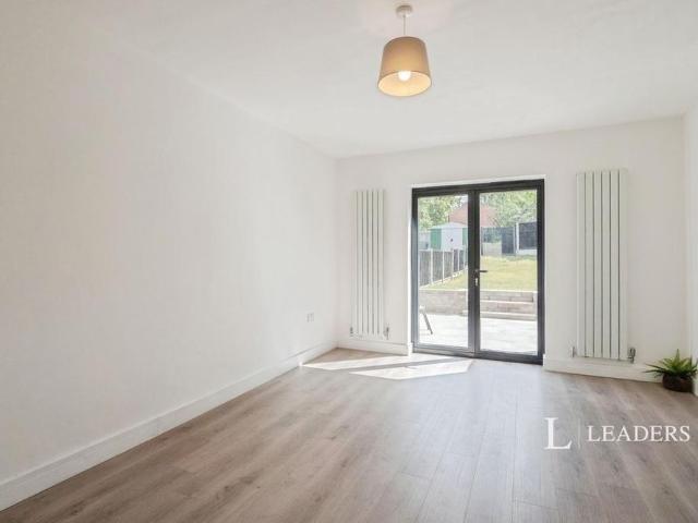 3 bedroom semi detached house to rent