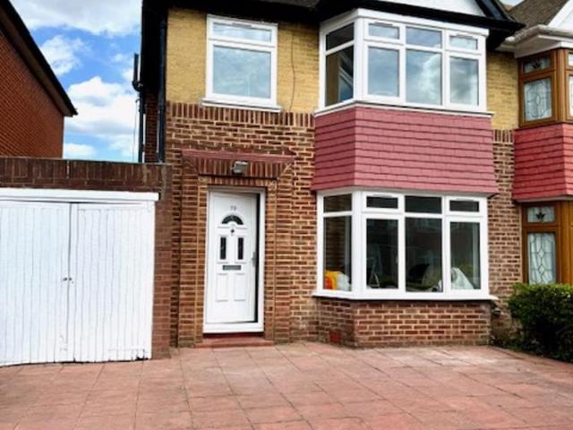 3 bedroom semi detached house to rent
