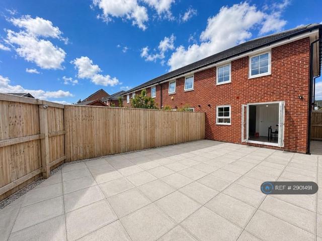 3 bedroom semi detached house to rent