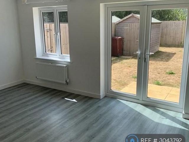3 bedroom semi detached house to rent