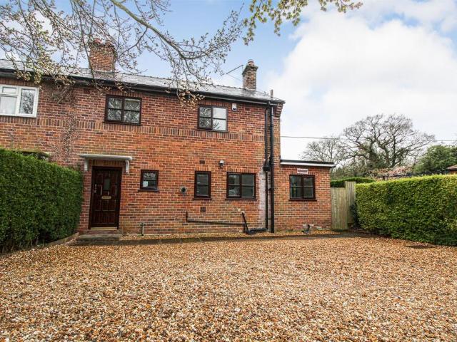 3 bedroom semi detached house to rent