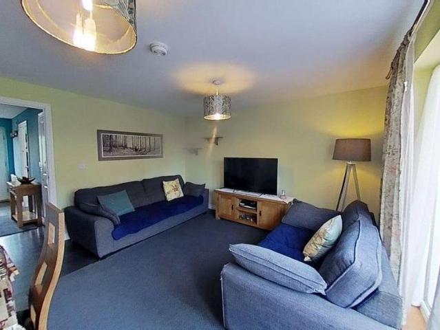 2 bedroom semi detached house to rent