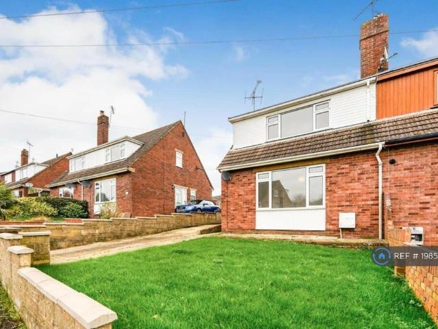3 bedroom semi detached house to rent
