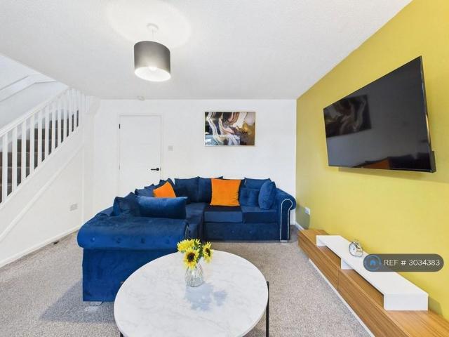 3 bedroom semi detached house to rent