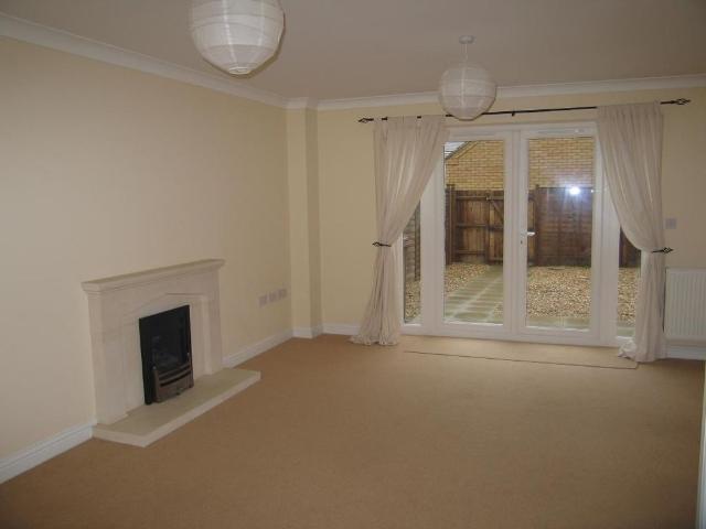 3 bedroom semi detached house to rent