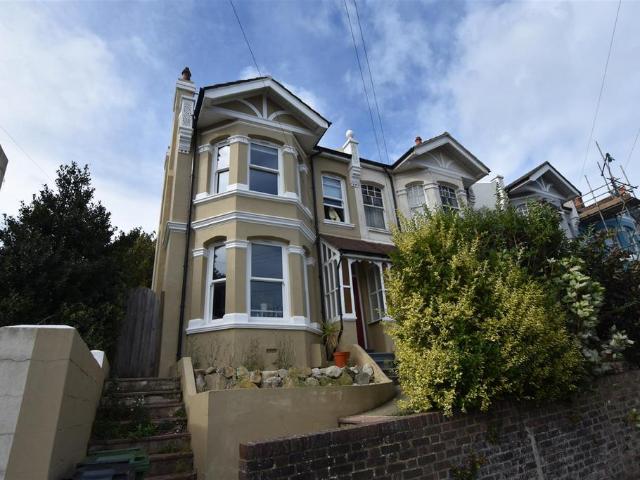 3 bedroom semi detached house to rent