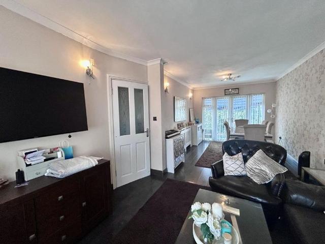 3 bedroom semi detached house to rent