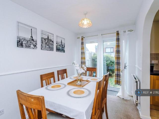 3 bedroom semi detached house to rent
