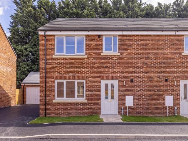 3 bedroom semi detached house to rent