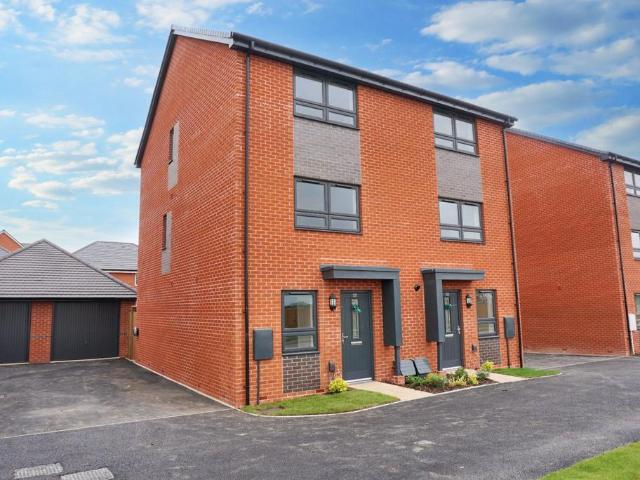 3 bedroom semi detached house to rent