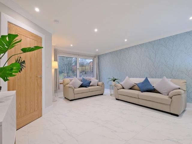 3 bedroom semi detached house to rent