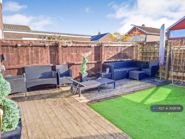 3 bedroom semi detached house to rent
