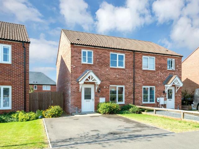 3 bedroom semi detached house to rent