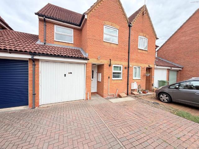 3 bedroom semi detached house to rent