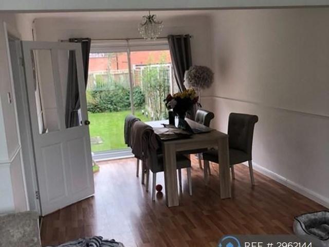 3 bedroom semi detached house to rent