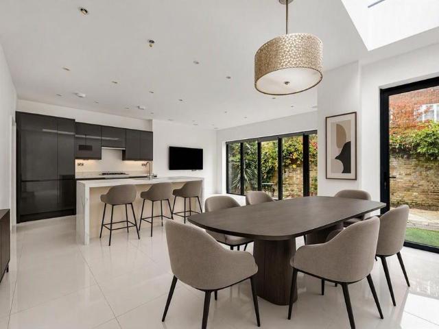 3 bedroom semi detached house to rent