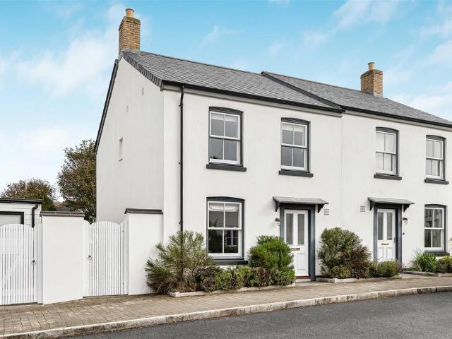 3 bedroom semi detached house to rent