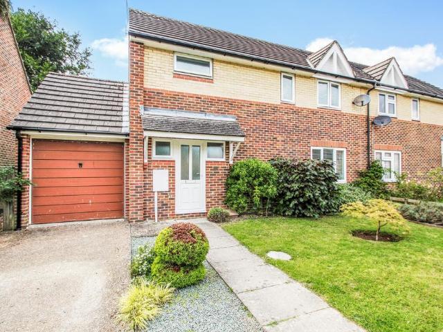 3 bedroom semi detached house to rent