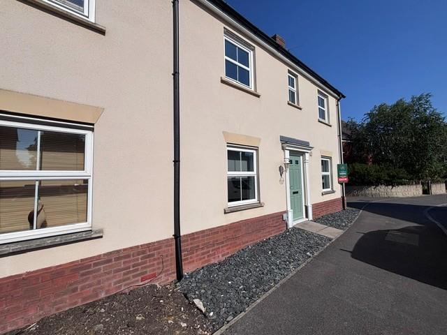 3 bedroom semi detached house to rent