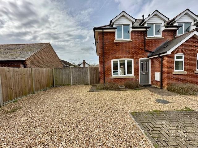 3 bedroom semi detached house to rent