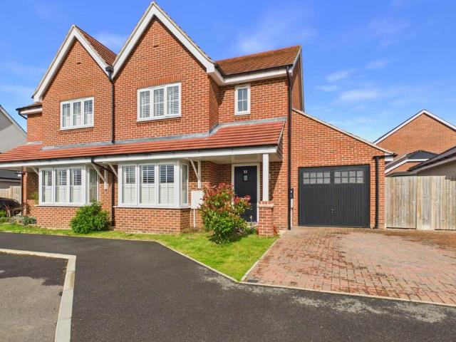 3 bedroom semi detached house to rent